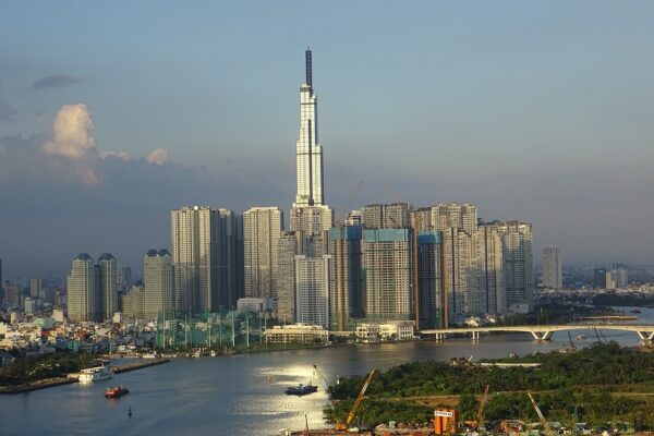 Tòa Landmark 81 tại TP.HCM, minh họa dòng vốn tín dụng bất động sản năm 2026