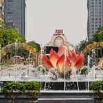 Phố đi bộ Nguyễn Huệ và các cao ốc tại TP.HCM, minh họa thị trường kinh doanh bất động sản
