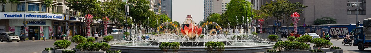 Phố đi bộ Nguyễn Huệ và các cao ốc tại TP.HCM, minh họa thị trường kinh doanh bất động sản